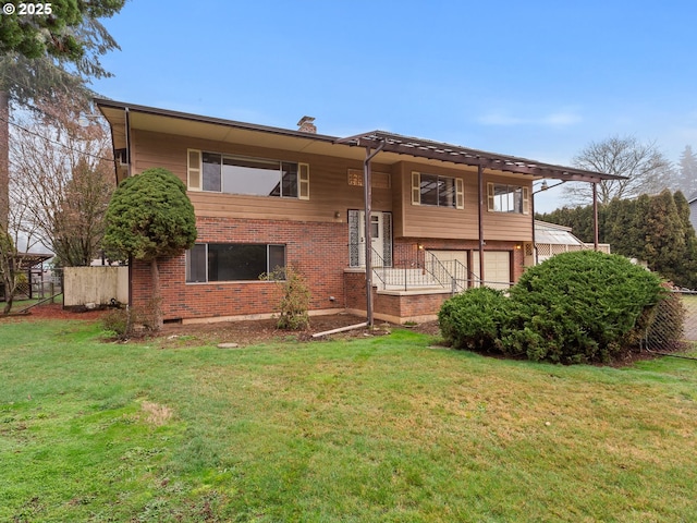 view of front of house featuring a front lawn