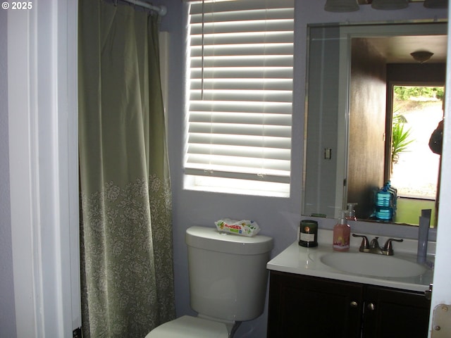 131 NW Makah Ct, Roseburg, OR 97471 - full bath with vanity, toilet, and a shower with curtain