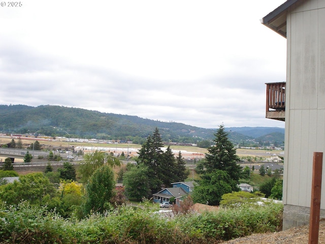 131 NW Makah Ct, Roseburg, OR 97471 - view of mountain background