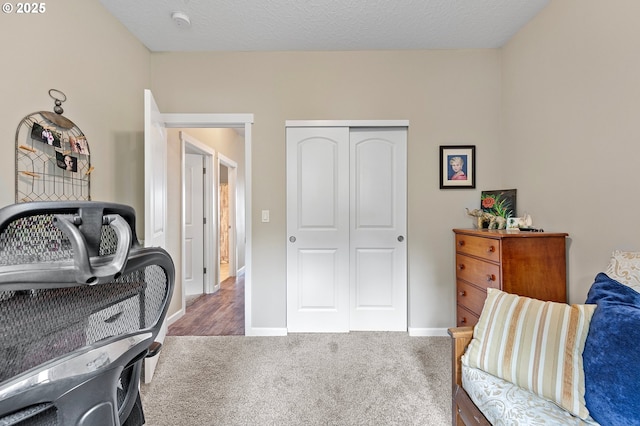 962 S 66th Pl, Springfield, OR 97478 - carpeted bedroom featuring a closet and baseboards