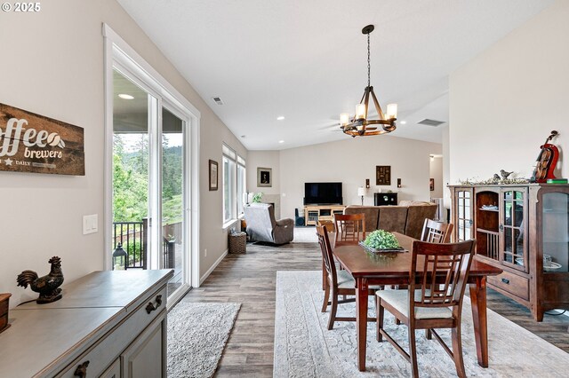 962 S 66th Pl, Springfield, OR 97478 - dining space featuring a chandelier, wood finished floors, vaulted ceiling, recessed lighting, and baseboards