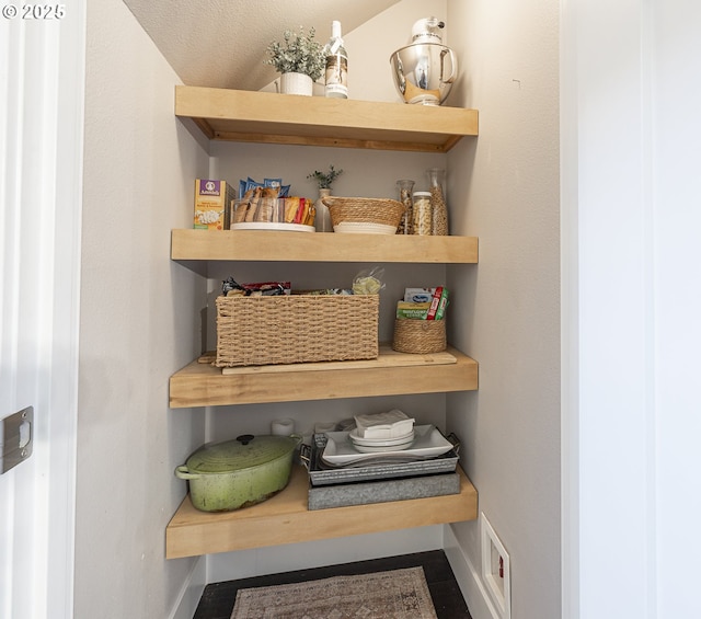 1366 Cramner St, Lafayette, OR 97127 - view of pantry