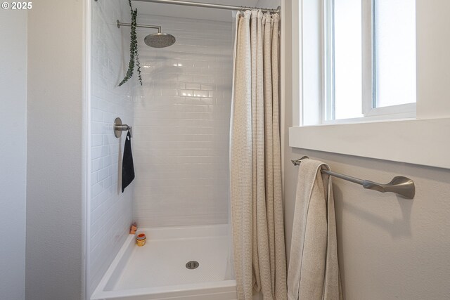 1366 Cramner St, Lafayette, OR 97127 - bathroom with a tile shower