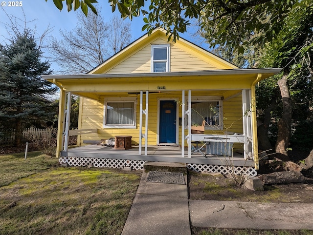 view of front of home featuring a porch and a front lawn