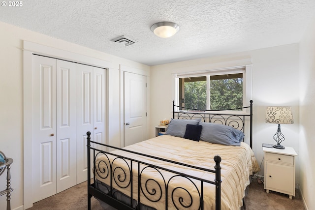 5073 Chenoweth Rd, The Dalles, OR 97058 - carpeted bedroom with a closet and a textured ceiling