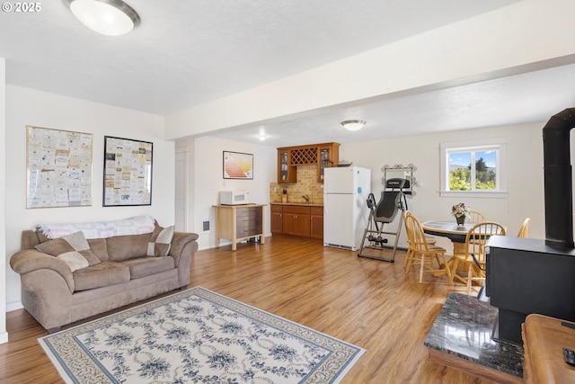 5073 Chenoweth Rd, The Dalles, OR 97058 - living area with light wood-style floors and baseboards