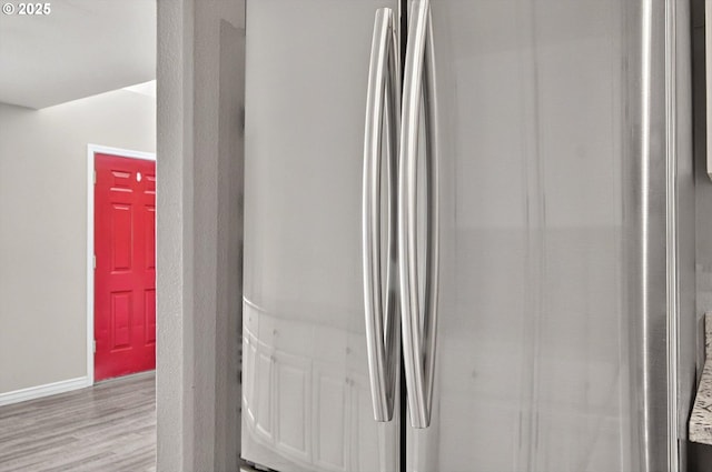 110 Wilshire Way, Kelso, WA 98626 - detailed view of freestanding refrigerator, wood finished floors, and baseboards