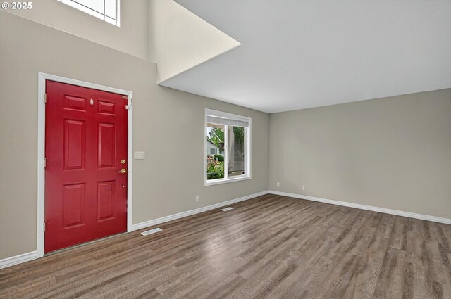 110 Wilshire Way, Kelso, WA 98626 - entrance foyer featuring wood finished floors and baseboards