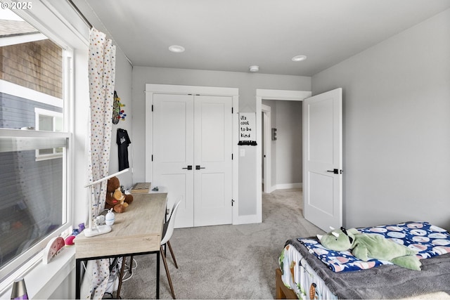 3588 Nestucca Loop, Eugene, OR 97408 - bedroom featuring carpet flooring, a closet, and recessed lighting