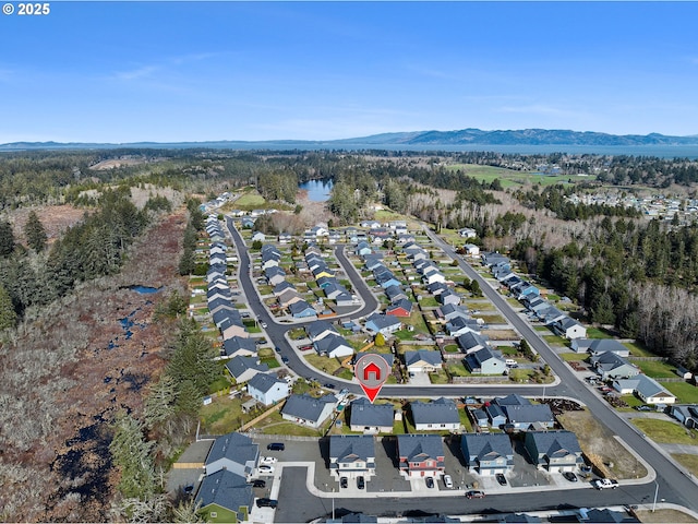 aerial view featuring a residential view, a mountain view, and a view of trees