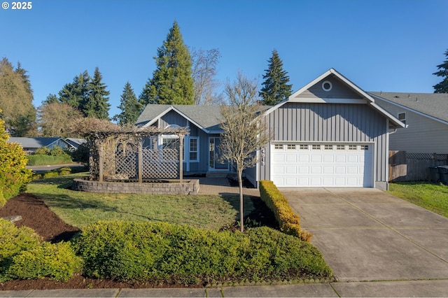 view of front facade featuring a garage and a front lawn