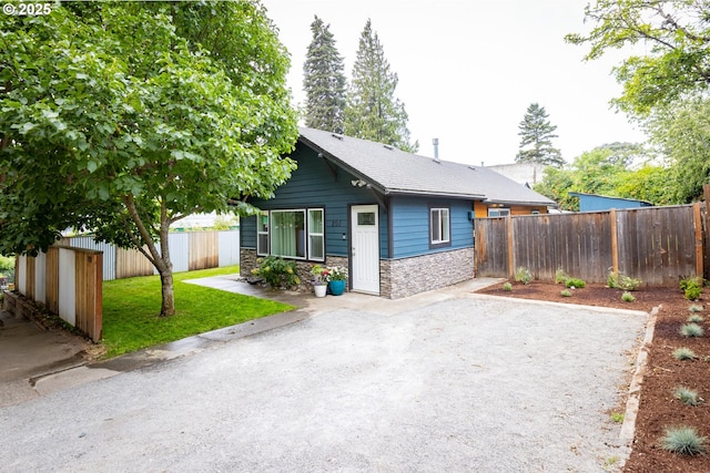 207 N Maple St, Bingen, WA 98605 - view of front of home featuring fence, a front yard, and stone siding