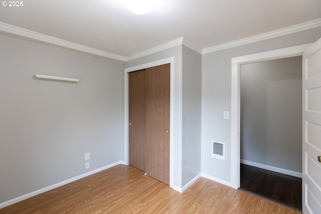 207 N Maple St, Bingen, WA 98605 - unfurnished bedroom featuring visible vents, ornamental molding, a closet, wood finished floors, and baseboards