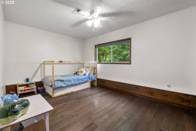 19065 Trillium Dr, West Linn, OR 97068 - bedroom featuring wood finished floors, a textured ceiling, and a ceiling fan
