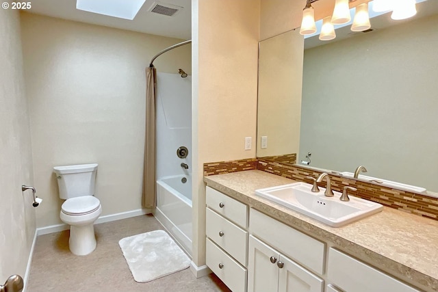 419 Salty Way, Eugene, OR 97404 - bathroom featuring vanity, toilet, shower / tub combo, backsplash, and a skylight