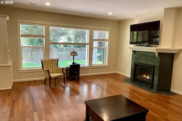 419 Salty Way, Eugene, OR 97404 - sitting room featuring wood finished floors, baseboards, a fireplace with flush hearth, and recessed lighting