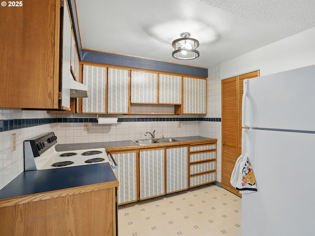 6103 SE 83rd Ave, Portland, OR 97266 - kitchen with white appliances, backsplash, light floors, and under cabinet range hood