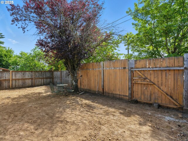 6103 SE 83rd Ave, Portland, OR 97266 - fenced backyard featuring a gate
