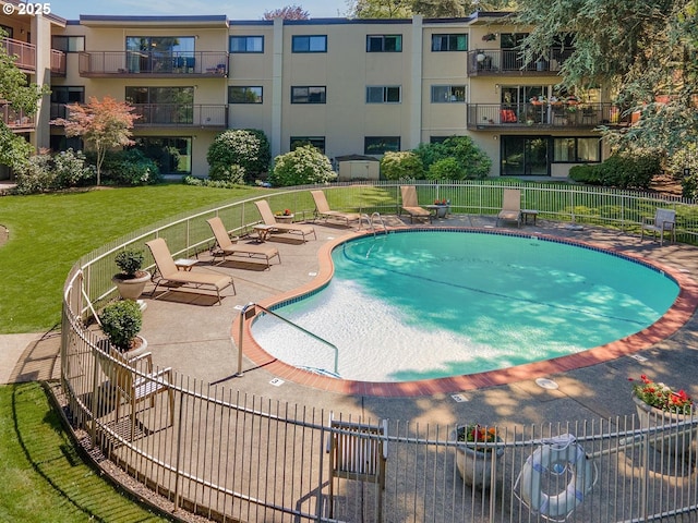 2393 SW Park Pl Unit 113, Portland, OR 97205 - community pool featuring a patio area