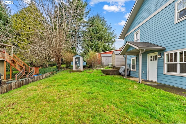 view of yard featuring a storage unit