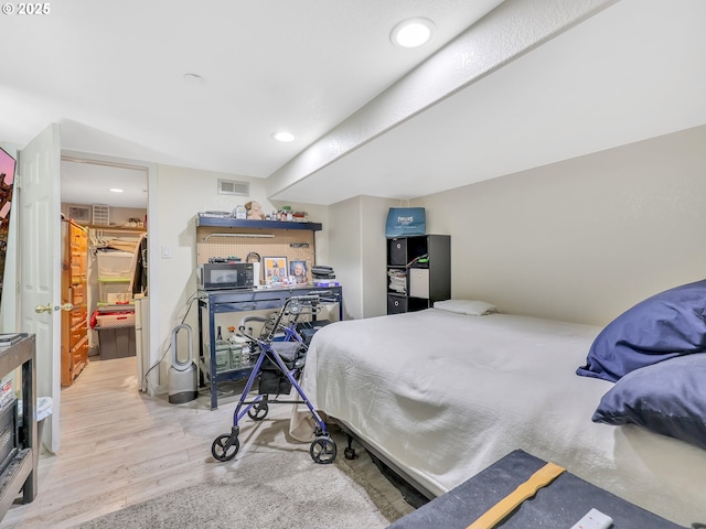 91196 Youngs River Rd, Astoria, OR 97103 - bedroom featuring wood finished floors and recessed lighting
