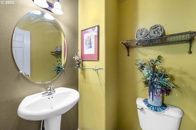 bathroom featuring a sink and toilet