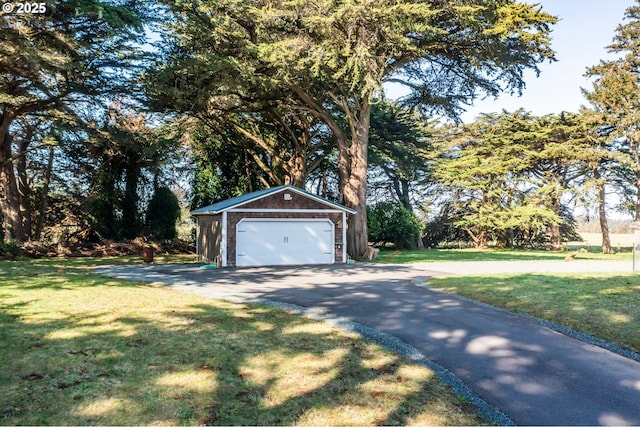 view of detached garage