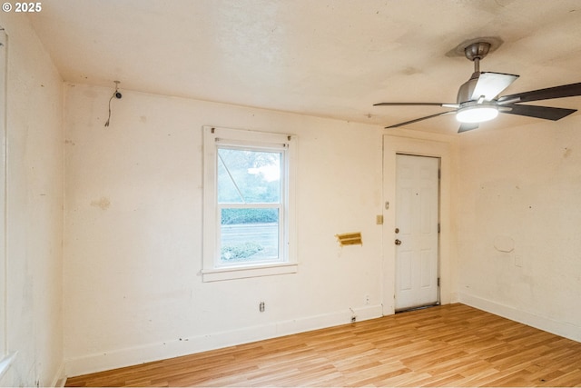 unfurnished room with light wood-style flooring, baseboards, and ceiling fan