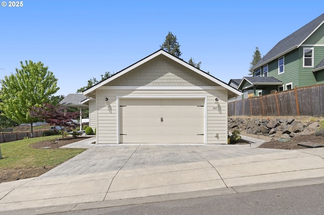 367 E 4th St, Lowell, OR 97452 - garage featuring fence