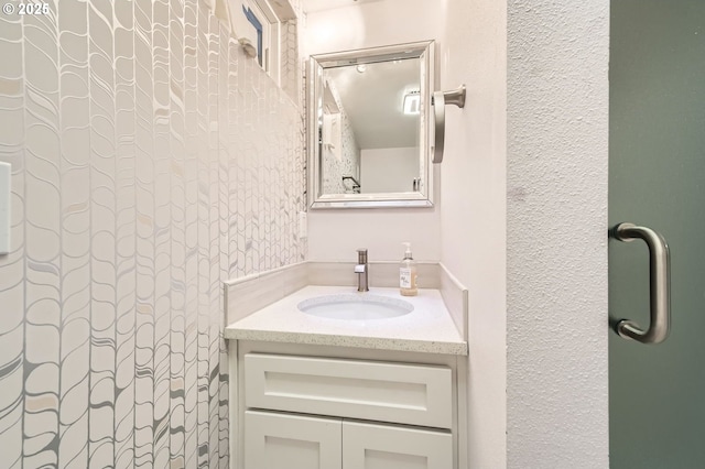 1805 NE Saratoga St, Portland, OR 97211 - bathroom with vanity