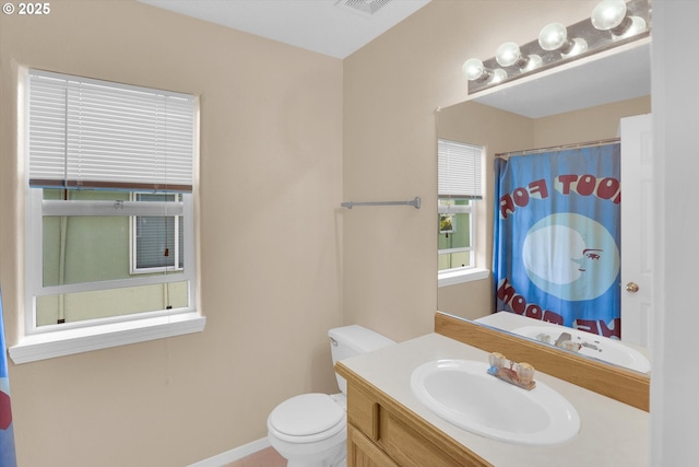 full bathroom featuring toilet, vanity, baseboards, and curtained shower