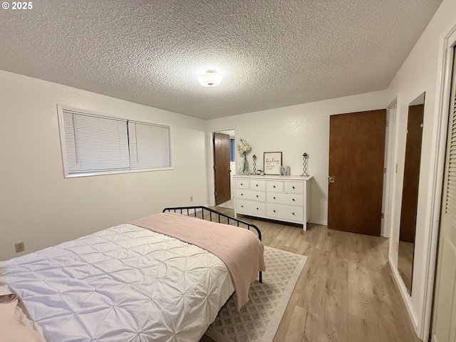 1689 NW Martin Ave, Roseburg, OR 97471 - bedroom featuring light wood-style floors and a textured ceiling