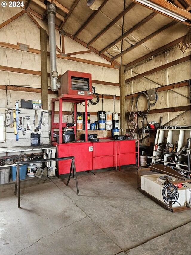 42139 Dry Gulch Rd, Richland, OR 97870 - garage with a workshop area