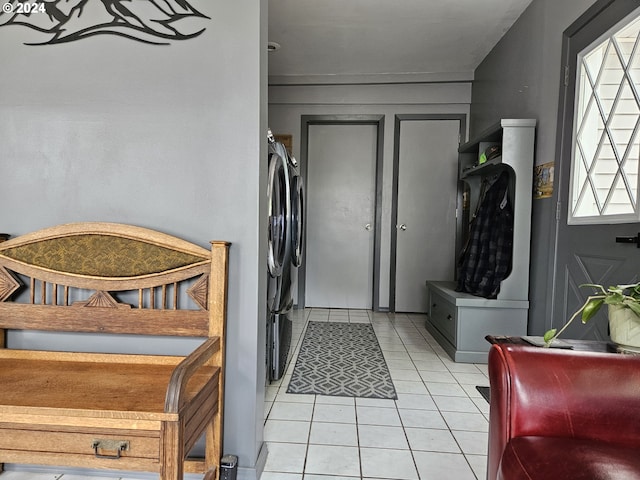 interior space featuring laundry area, light tile patterned flooring, and washing machine and clothes dryer