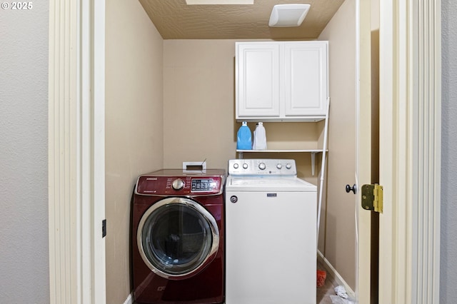 952 S 69th St, Springfield, OR 97478 - laundry room featuring washer and dryer and cabinet space