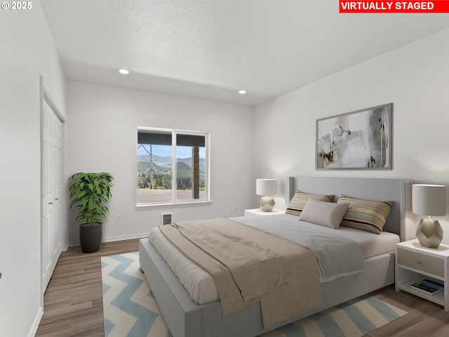 1091 N Echo Mountain Rd, Otis, OR 97368 - bedroom with recessed lighting, wood finished floors, and a textured ceiling