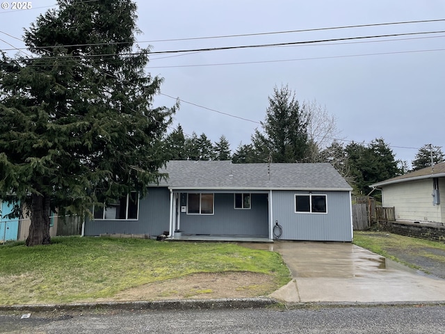 view of front facade featuring a front yard