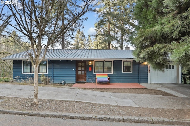 single story home featuring a garage