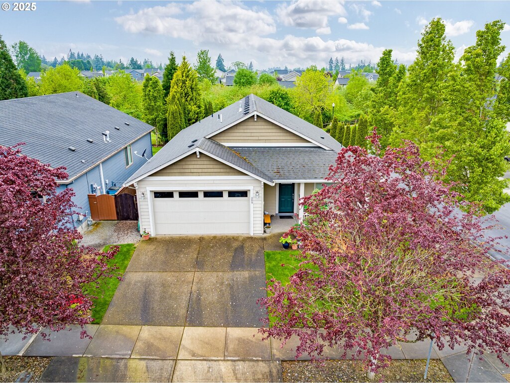 209 N 38th Pl, Ridgefield, WA 98642 - view of front facade with an attached garage, driveway, fence, and a shingled roof