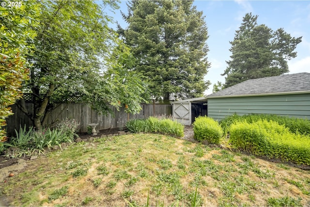 2535 N Baldwin St, Portland, OR 97217 - view of yard with an outbuilding