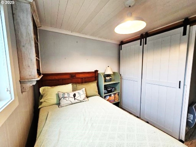 4601 Joshua Ln, Florence, OR 97439 - bedroom featuring a barn door and ornamental molding