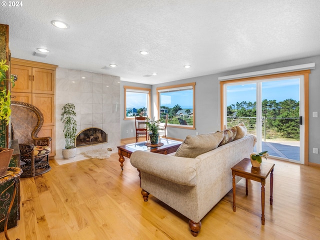 89610 Sea Breeze Dr, Warrenton, OR 97146 - living area with a textured ceiling, light wood-style flooring, and recessed lighting