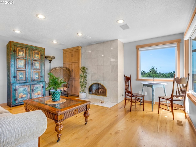 89610 Sea Breeze Dr, Warrenton, OR 97146 - sitting room with a textured ceiling, visible vents, and recessed lighting