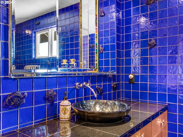 89610 Sea Breeze Dr, Warrenton, OR 97146 - bathroom featuring tile walls and vanity