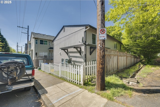 7831 SW 34th Ave, Portland, OR 97219 - view of side of home featuring a fenced front yard