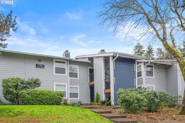 exterior space featuring a front yard