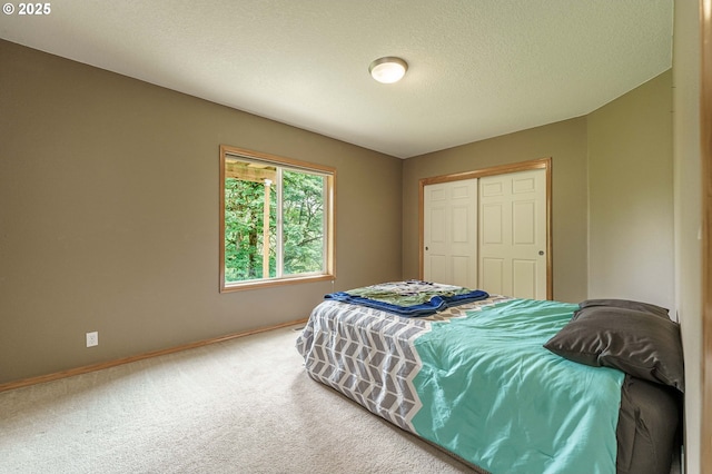 1216 SE 47th St, Hillsboro, OR 97123 - bedroom featuring carpet, baseboards, a closet, and a textured ceiling