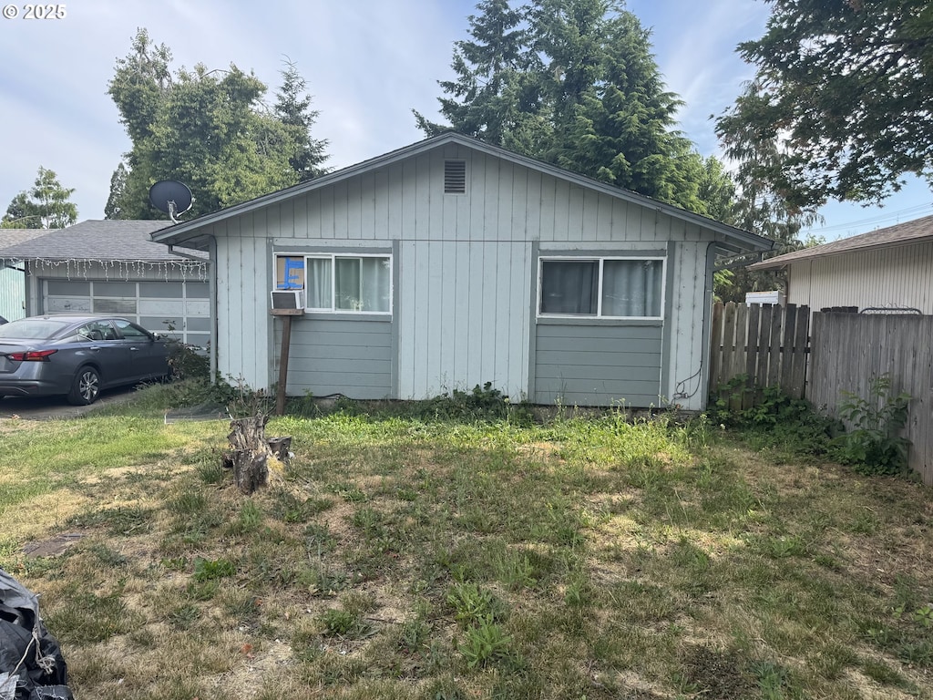 5111 D St, Springfield, OR 97478 - view of front of home with a garage