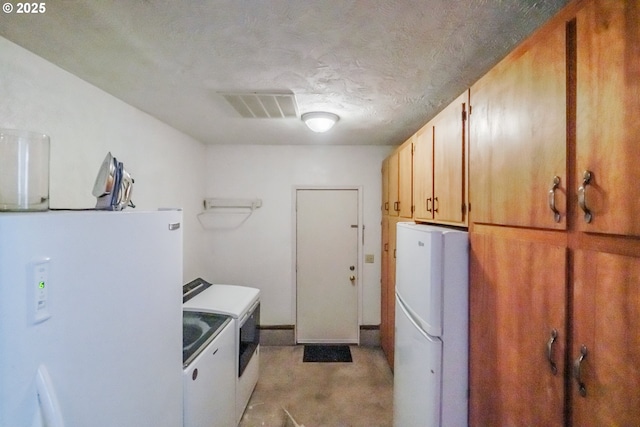 6132 Wilford Pl SW, Albany, OR 97321 - laundry room featuring washing machine and clothes dryer and cabinet space