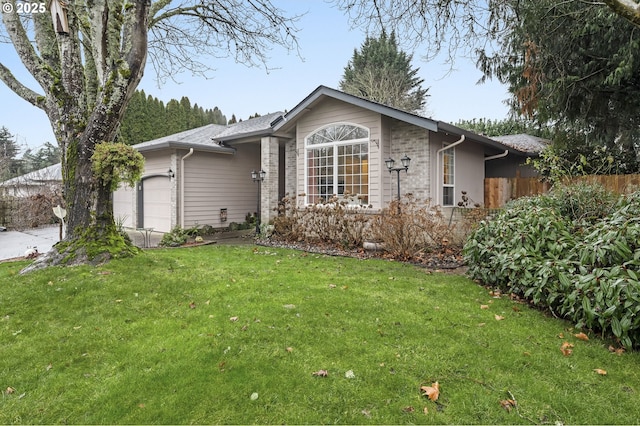 view of front of house featuring a garage and a front yard